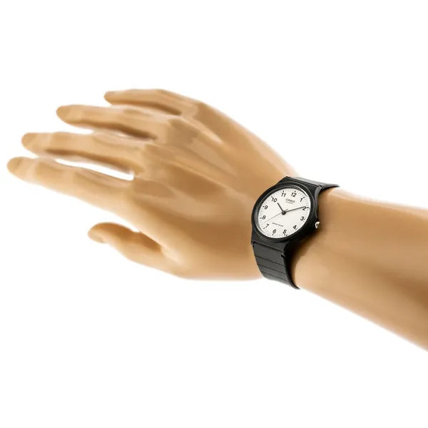 Casio MQ-24-7B uniszex kvarc karóra, fehér számlap, fekete szíj, WR30