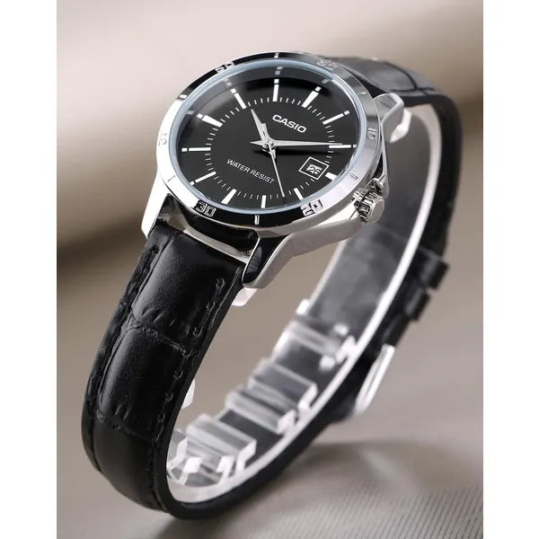 Casio LTP-V004L-1A női karóra, fekete számlap, bőrszíj, WR30, dátum