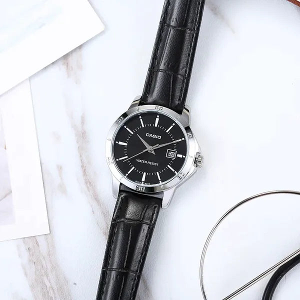 Casio LTP-V004L-1A női karóra, fekete számlap, bőrszíj, WR30, dátum