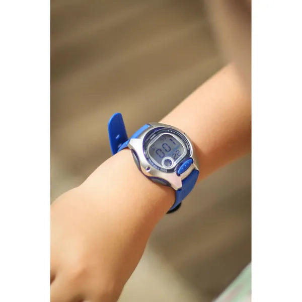 Casio LW-200-2A gyerek digitális karóra, WR50, kék szíj, dobozzal