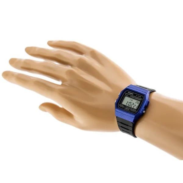 Casio férfi digitális óra F-91WM-2ADF, 38 mm, WR100, kék tok + díszdoboz