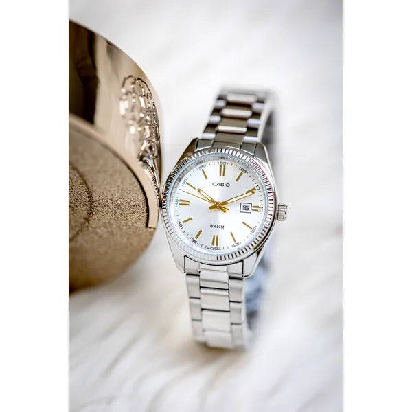 Casio LTP-1302D-7A2V női karóra, ezüst, acél szíj, dátum, WR30, 30 mm tok