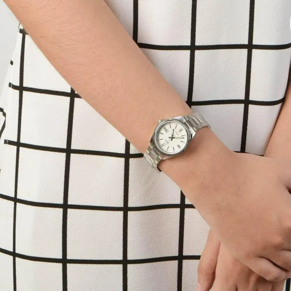 Casio LTP-1302D-7A2V női karóra, ezüst, acél szíj, dátum, WR30, 30 mm tok