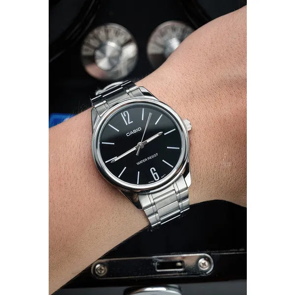 Casio MTP-V005D-1B férfi karóra, ezüst acél, fekete számlap, 40 mm, WR30