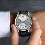 Casio MTP-V001L-7B férfi óra, bőr szíj, ezüst számlap, WR30, díszdobozzal