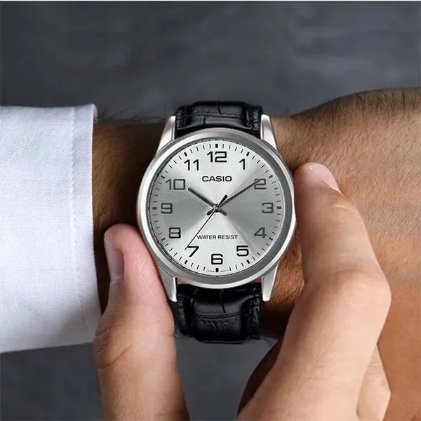 Casio MTP-V001L-7B férfi óra, bőr szíj, ezüst számlap, WR30, díszdobozzal