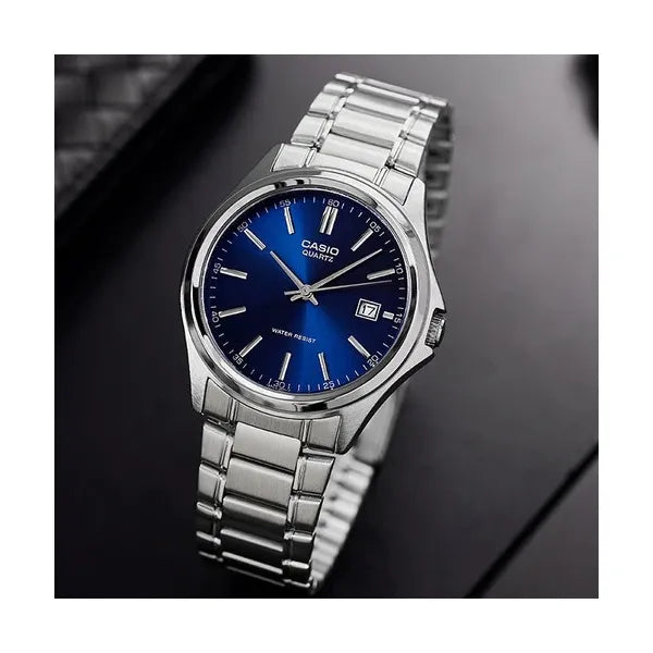 Casio MTP-1183A-2A férfi karóra, acél szíj, kék számlap, 39 mm, WR30, díszdoboz