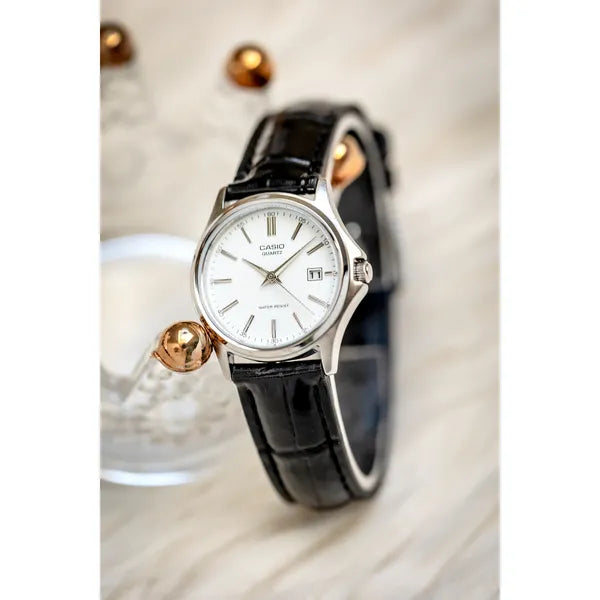 Casio LTP-1183E-7A női karóra, fekete bőr szíj, 38 mm, dátum, WR30, díszdoboz