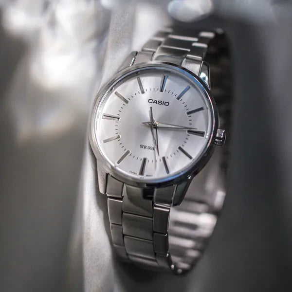 Casio férfi karóra MTP-1303D-7AV, 40 mm, acél szíj, WR50, ezüst, díszdobozzal