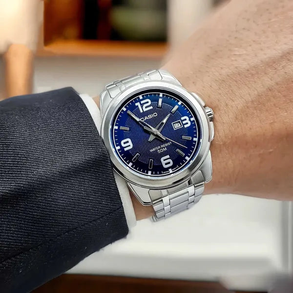 Casio MTP-1314D-2AV férfi karóra, acél szíj, 43 mm, kék számlap, WR50