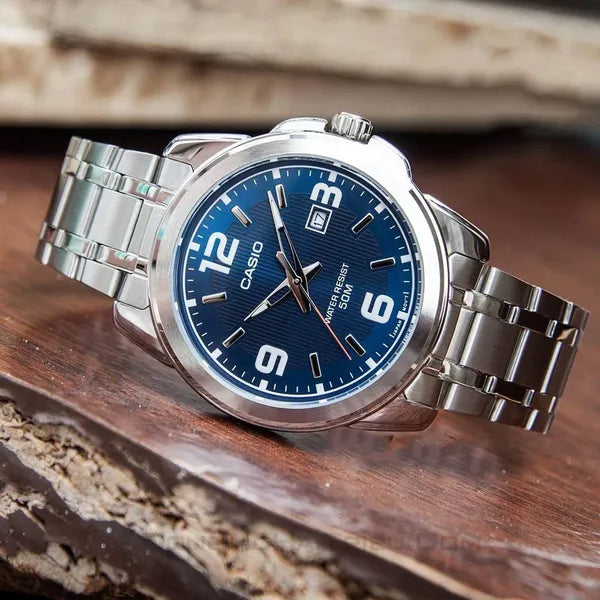 Casio MTP-1314D-2AV férfi karóra, acél szíj, 43 mm, kék számlap, WR50