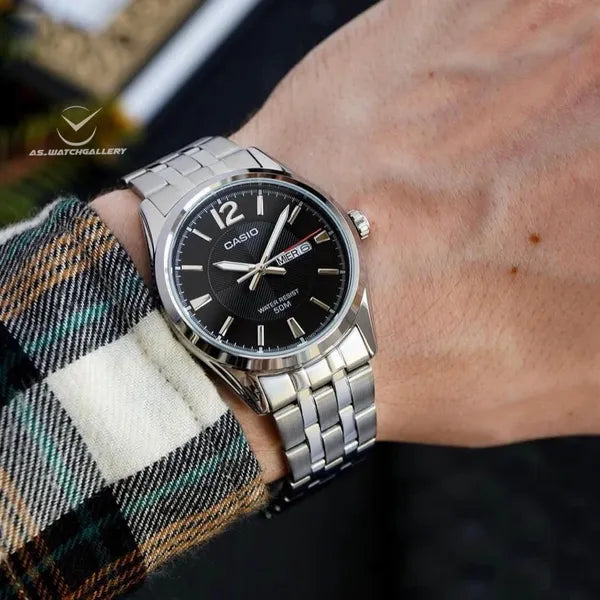 Casio MTP-1335D-1AV férfi karóra, acél szíj, fekete számlap, WR50, dátum
