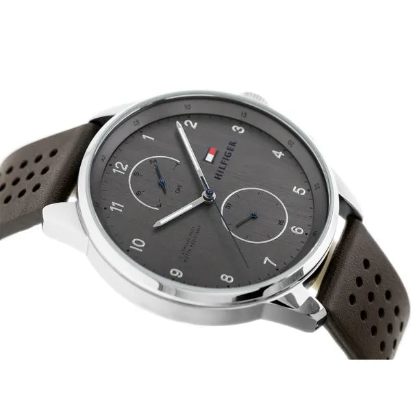 Tommy Hilfiger Chase 1791579 férfi kvarc karóra, barna bőrszíj, WR50