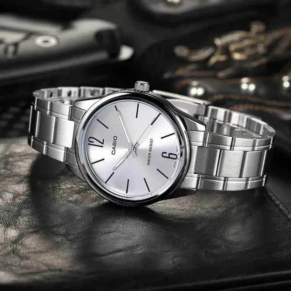 Casio MTP-V005D-7B férfi karóra, ezüst, rozsdamentes acél, WR30