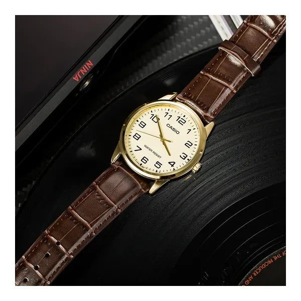 Casio férfi kvarc karóra 38 mm, arany számlap, barna bőrszíj, WR30 MTP-V001GL-9B