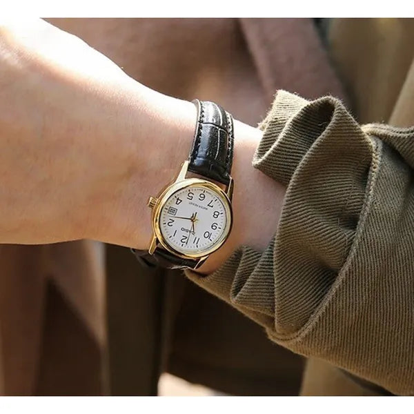 Casio LTP-V002GL-7B2 női karóra, arany tok 25 mm, fehér számlap, bőr szíj, WR30