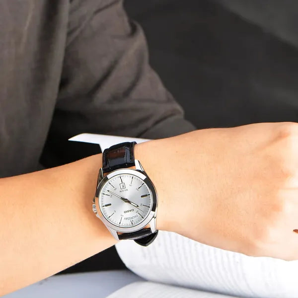 Casio MTP-1370L-7AVDF férfi karóra, kvarc, bőrszíj, WR50, dátum+nap