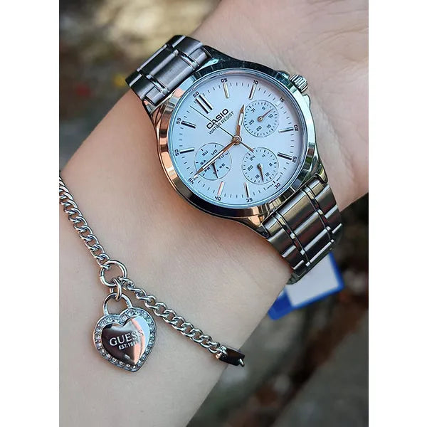 Casio LTP-V300D-2AUDF női karóra, ezüst acél szíj, kék számlap, WR30