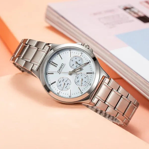 Casio LTP-V300D-2AUDF női karóra, ezüst acél szíj, kék számlap, WR30