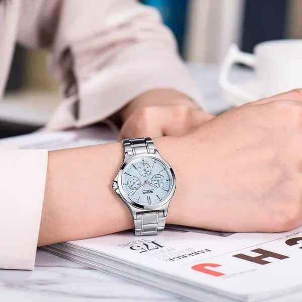 Casio LTP-V300D-2AUDF női karóra, ezüst acél szíj, kék számlap, WR30