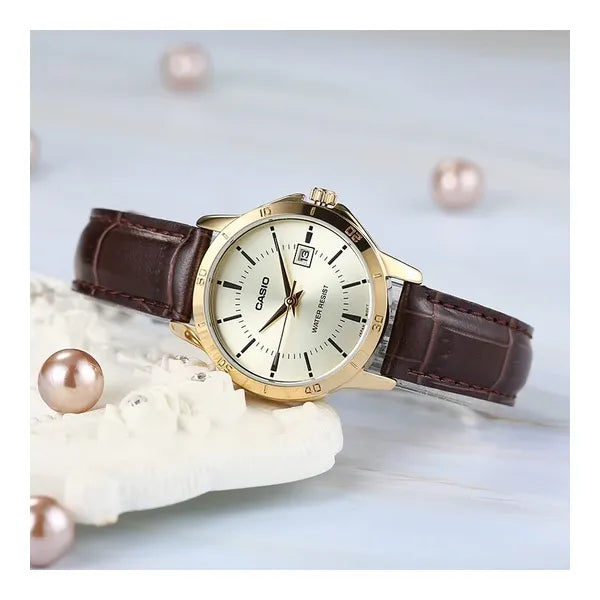 Casio LTP-V004GL-9A női karóra, 30 mm, arany számlap, barna bőr, dátum, WR30