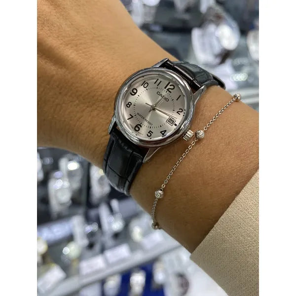 Casio LTP-V002L-7BUDF női karóra, bőr szíj, ezüst számlap, WR30, 25 mm
