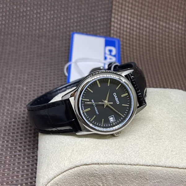 Casio LTP-V002L-1AUDF női karóra, 25 mm, fekete számlap, bőr szíj, dátum, WR30