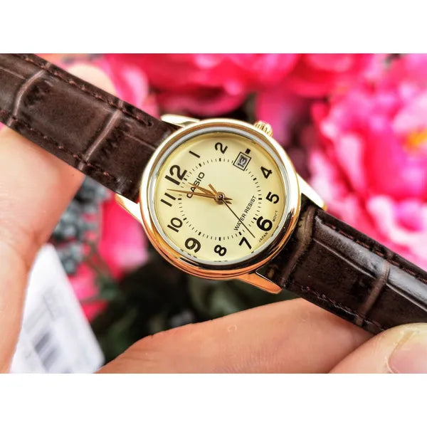Casio LTP-V002GL-9BUDF női karóra, 25 mm, arany számlap, barna bőr szíj, WR30