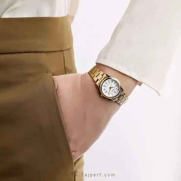 Casio női karóra, arany színű nemesacél, fehér számlap, dátum, 25 mm, WR30