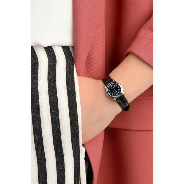 Casio LTP-V001L-1B női karóra, fekete bőr szíj, fekete számlap, 24 mm, WR30