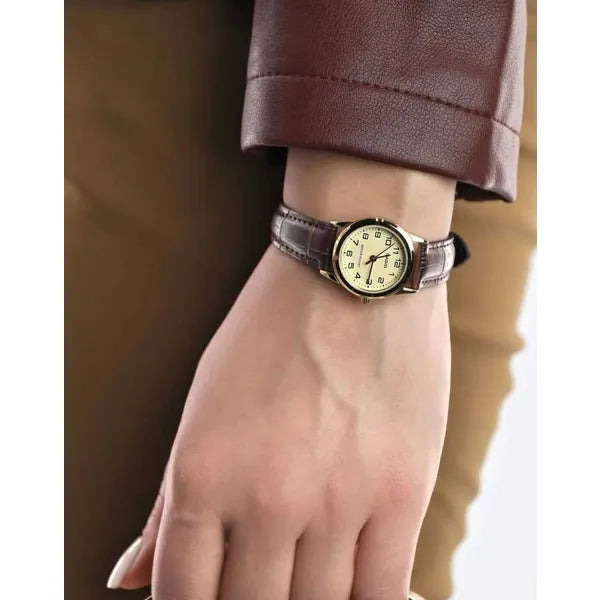Casio LTP-V001GL-9B női karóra, arany számlap, barna bőr szíj, WR30