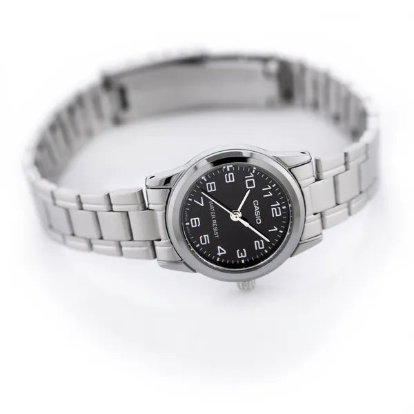 Casio LTP-V001D-1B női karóra, ezüst acélszíj, fekete számlap, WR30