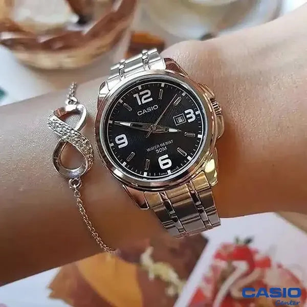 Casio LTP-1314D-1AVDF női karóra, fekete számlap, acél szíj, 32 mm, WR50