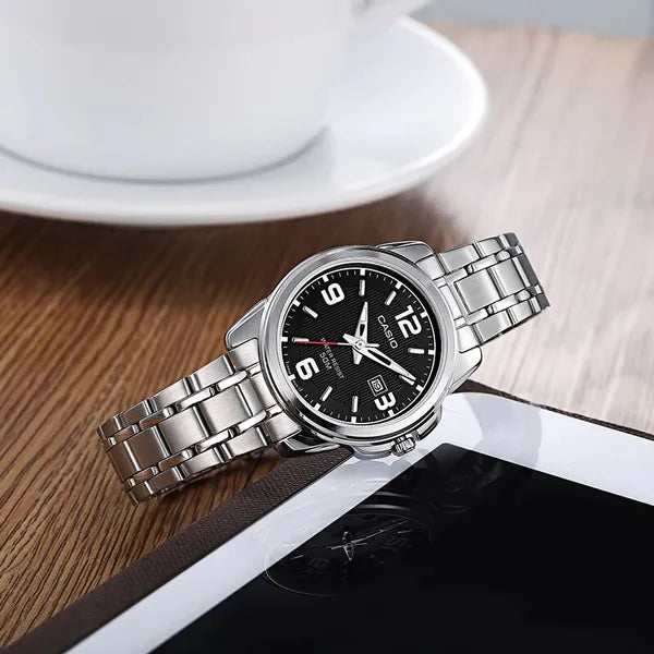 Casio LTP-1314D-1AVDF női karóra, fekete számlap, acél szíj, 32 mm, WR50