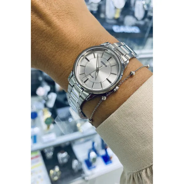 Casio LTP-1303D-7AVDF női karóra, ezüst acél, 30 mm, WR50 + díszdoboz
