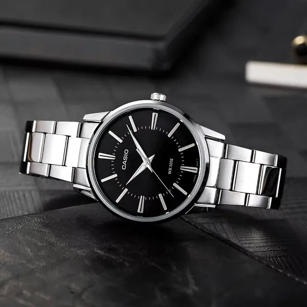 Casio LTP-1303D-1AVDF női karóra, 30 mm, acél szíj, fekete számlap, WR50