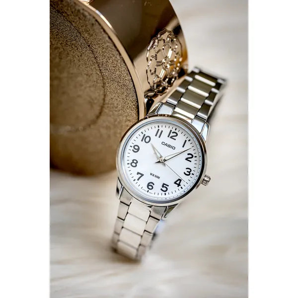 Casio LTP-1303D-7BVDF női karóra, 30 mm, rozsdamentes acél szíj, fehér számlap, WR50