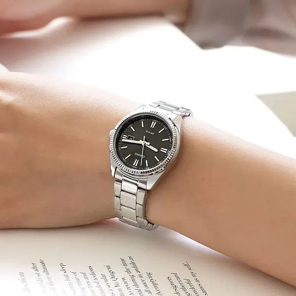 Casio LTP-1302D-1A1 női karóra, acél szíj, fekete számlap, dátum, WR30