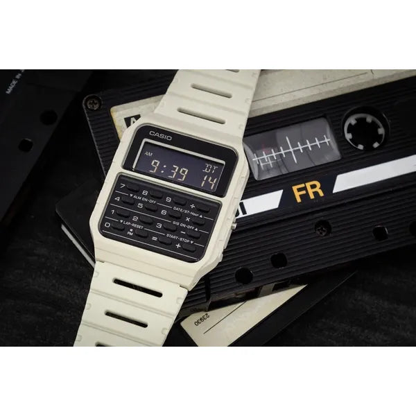 Casio Vintage CA-53WF-8B férfi kalkulátoros digitális óra, fehér, WR30