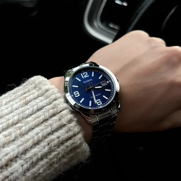 Casio MTP-V004D-2B férfi karóra, acél szíj, kék számlap, dátum, WR30, kvarc
