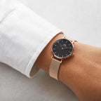 Daniel Wellington Petite Melrose női karóra 28 mm, fekete, rozéarany