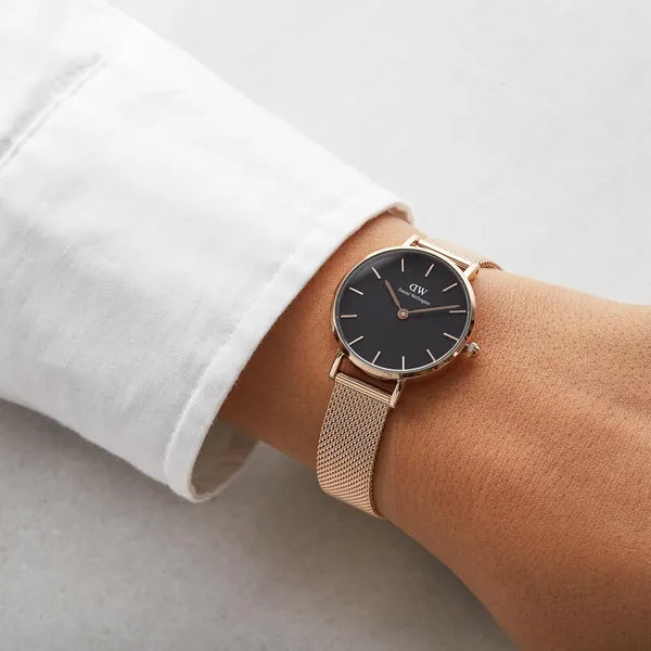 Daniel Wellington Petite Melrose női karóra 28 mm, fekete, rozéarany