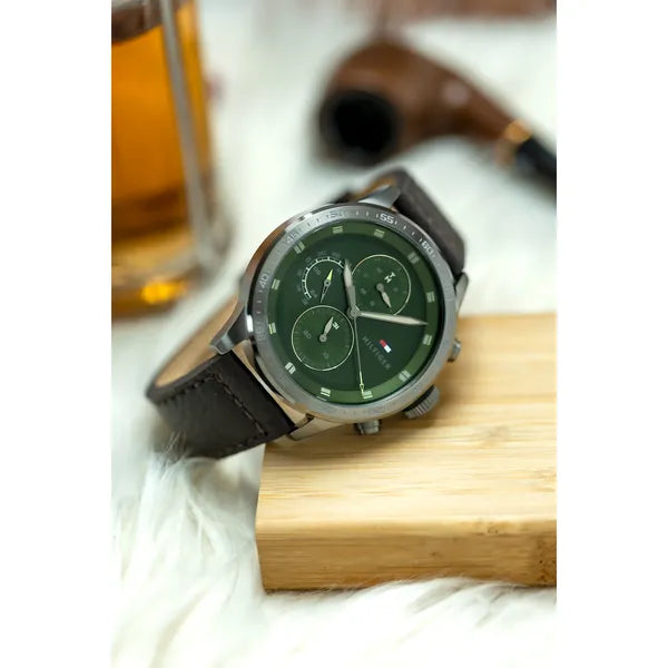 Tommy Hilfiger 1791809 férfi karóra, zöld számlap, barna bőrszíj, 46 mm, 5 ATM