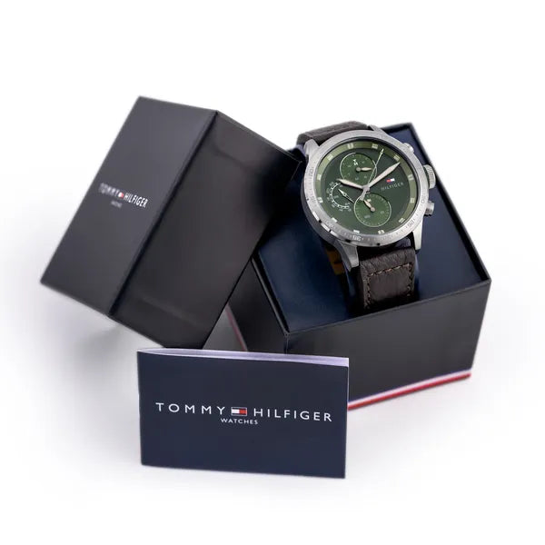 Tommy Hilfiger 1791809 férfi karóra, zöld számlap, barna bőrszíj, 46 mm, 5 ATM
