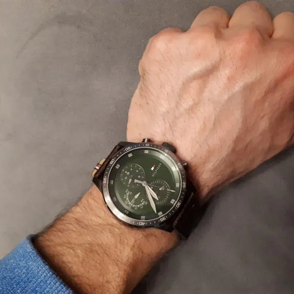 Tommy Hilfiger 1791809 férfi karóra, zöld számlap, barna bőrszíj, 46 mm, 5 ATM