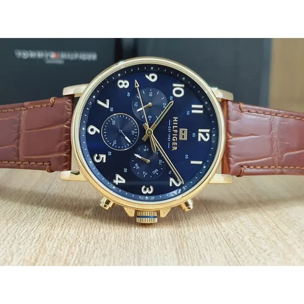 Tommy Hilfiger Daniel 1710380 férfi óra, arany tok, barna bőr, kék számlap
