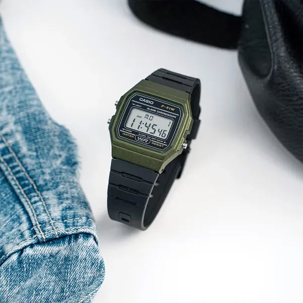 Casio F-91WM-3AER férfi digitális karóra, zöld tok, fekete szíj, WR100