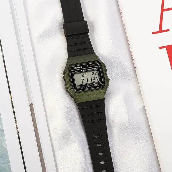 Casio F-91WM-3AER férfi digitális karóra, zöld tok, fekete szíj, WR100