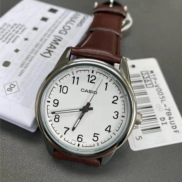 Casio férfi karóra, kvarc, 40 mm, fehér számlap, barna bőr szíj, WR30, díszdoboz