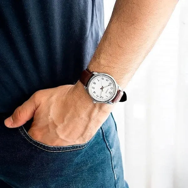 Casio férfi karóra, kvarc, 40 mm, fehér számlap, barna bőr szíj, WR30, díszdoboz